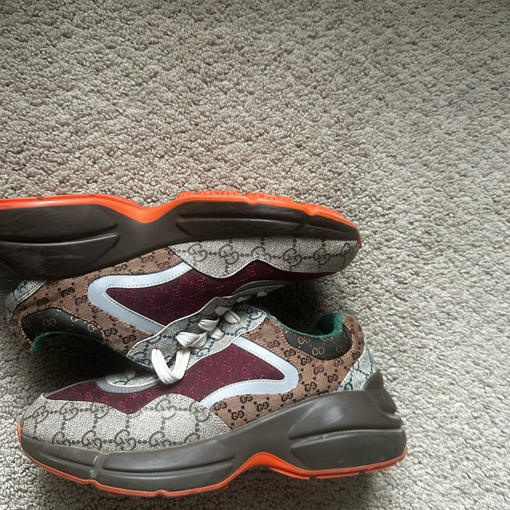 brown Gucci rhythons